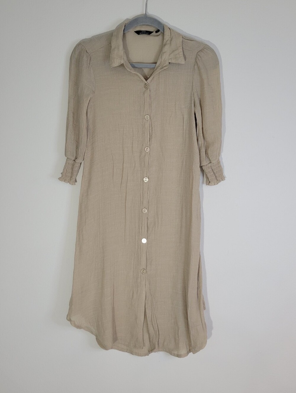 Mlle gabrielle Women  Size S Lightweight‎ Beige Button-Down Midi Dress.